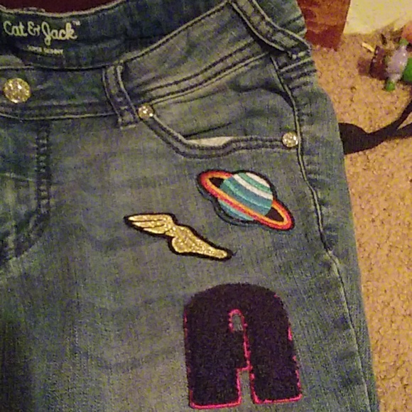 Blue denim jeans with little decorations on them - Picture 3 of 5